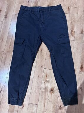 Men's Guess Black Cargo Jogger Pants - Casual Utility Style
